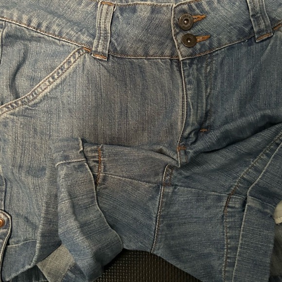 VF Jeanswear Women 8 Medium Blue Denim Pockets 100% Cotton Roll Tabs Shorts - Picture 5 of 8